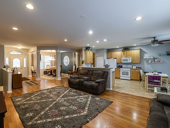 3rd image of 2257 W Forest Cove Dr
