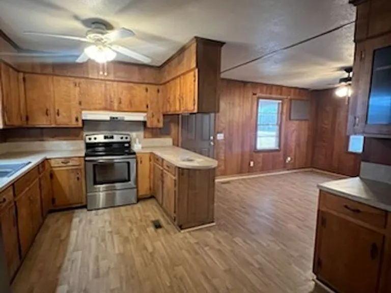 713 Spring St — Photo 13