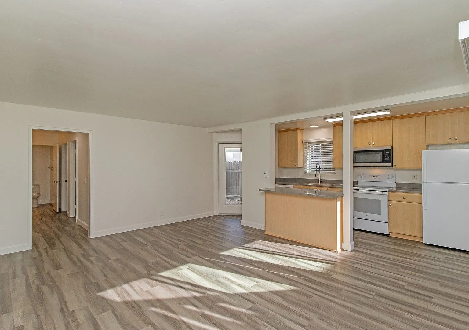 Adams Street Apartments — Photo 1
