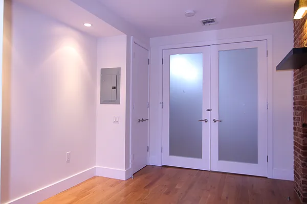 Rented by Nooklyn NYC LLC | media 31