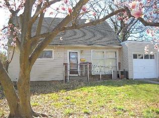 37 Evergreen Ave, Huntington Station, NY 11746