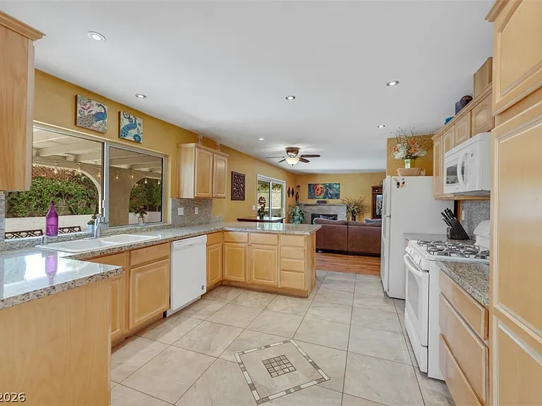3225 Mountain Spring Rd — Photo 9