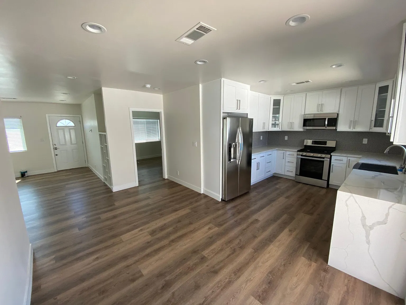 3 bed, 1450 sqft, $4,200 — Photo 3