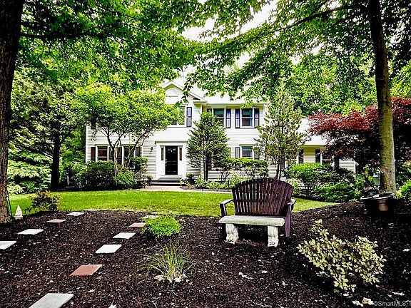 2nd image of 8 Princess Pine Ln