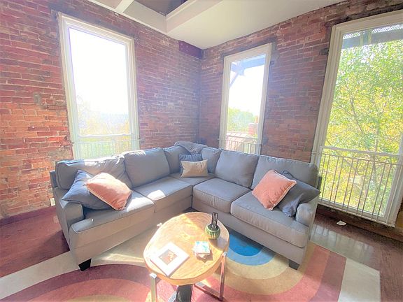 4th image of 1877 Walker St APT 3