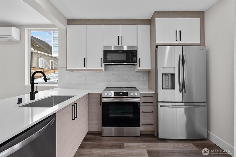 4th image of 503 NE 42nd Street