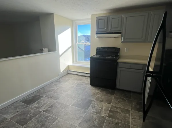 23 Main St #9, Goffstown, NH 03045