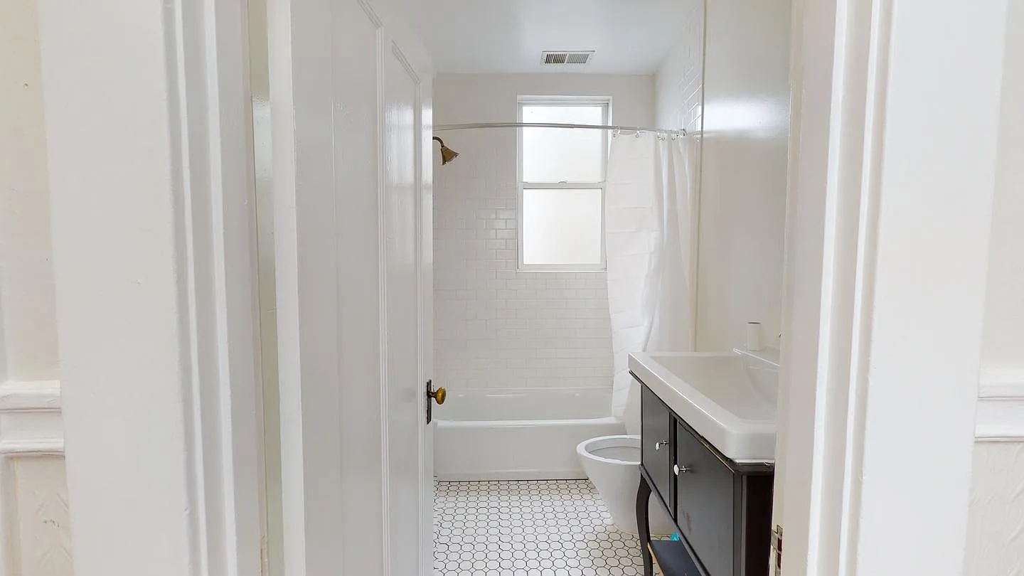 52 Langton St — Photo 3