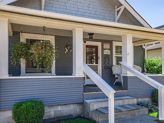 The porch and entry of the residence>