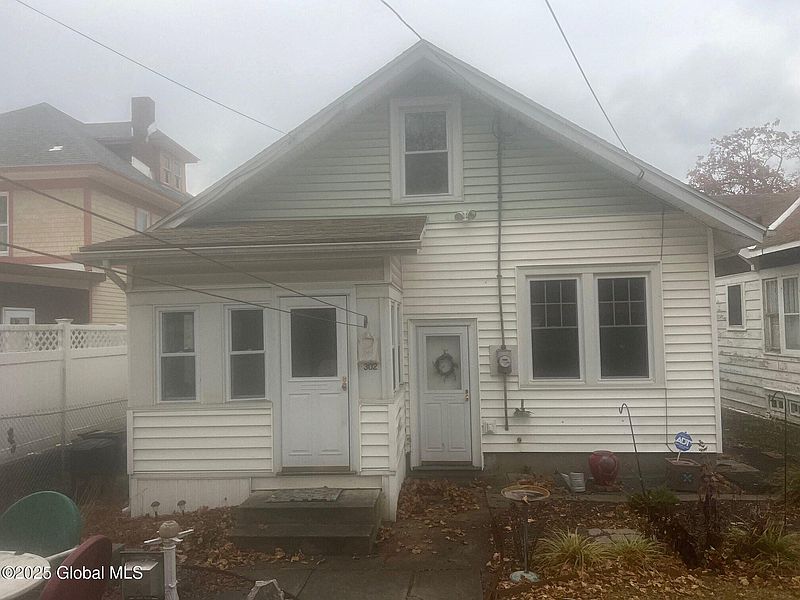 2nd image of 302 6th Avenue