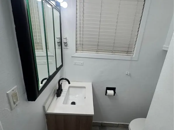 17741 Vanowen St #2, Reseda, CA 91335