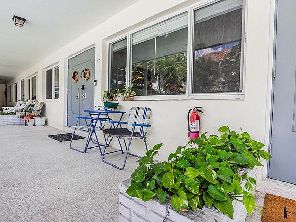 5th image of 1308 Bayview Drive #1c