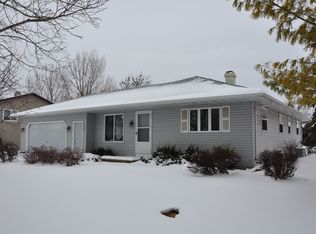 693 Hummingbird Ln, Neenah, WI 54956