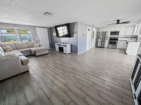 5th image of 3811 CEDARWOOD DRIVE