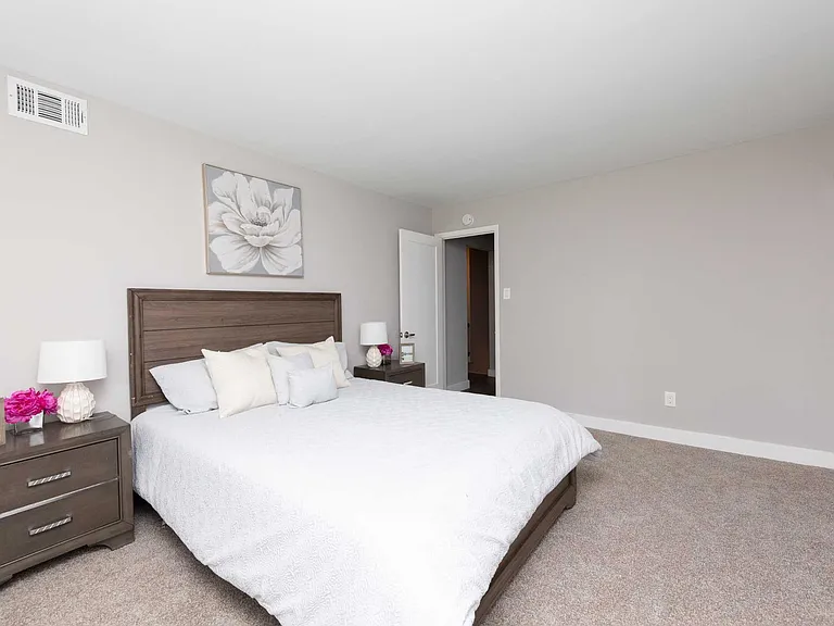 The Glen at Bucks Apartments and Townhomes — Photo 6