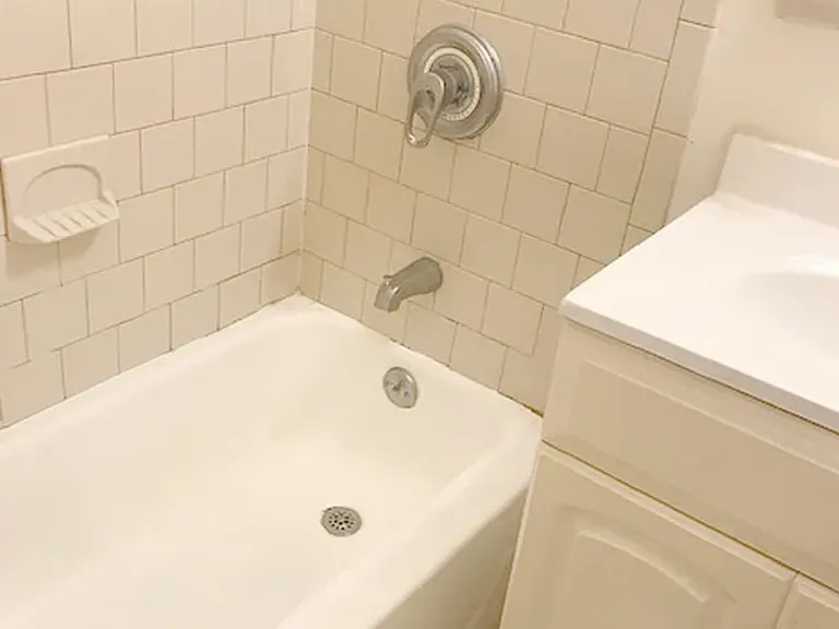 105 E 10th St #4D — Photo 5