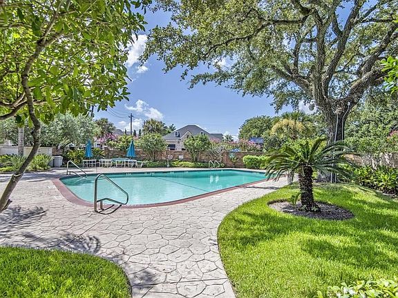 5th image of 1601 S Shepherd Dr APT 23