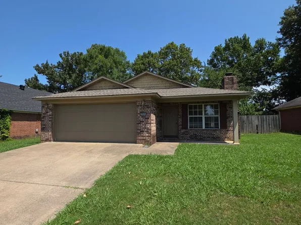 1303 E 13th St, Russellville, AR 72802