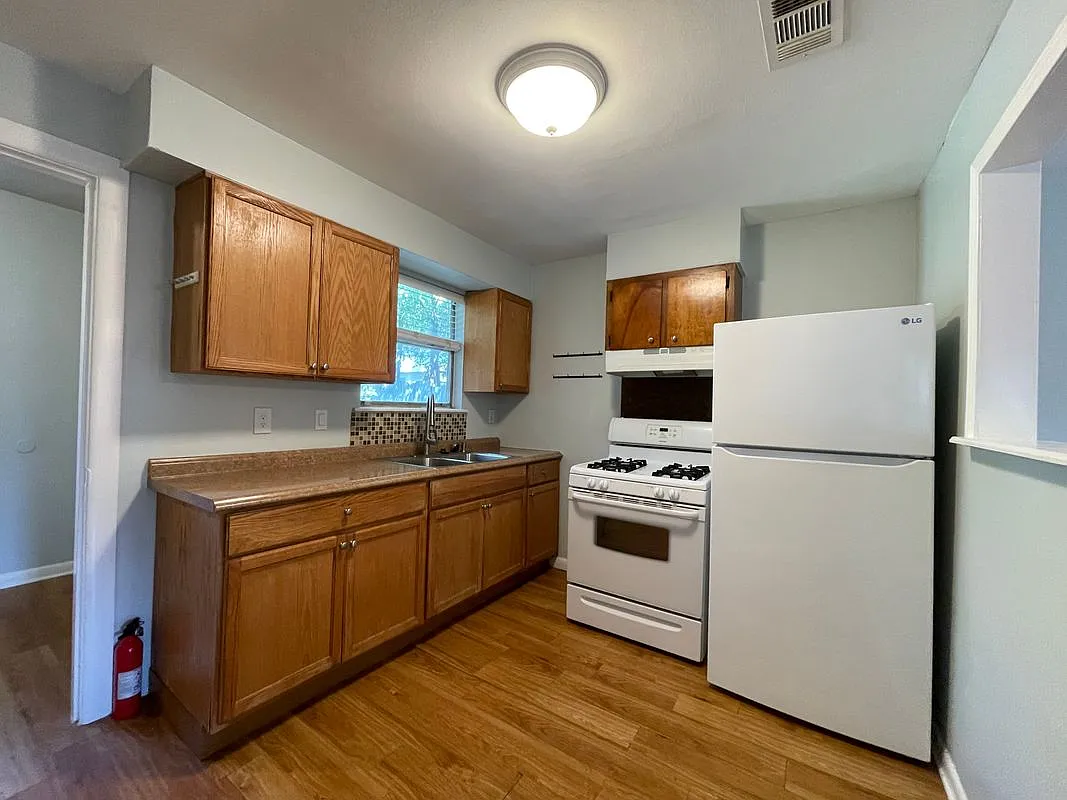 2 bed, 1.0 bath, 875 sqft, $1,750 — Photo 3