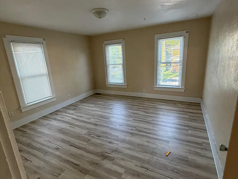 2414 S Wayne Ave — Photo 4