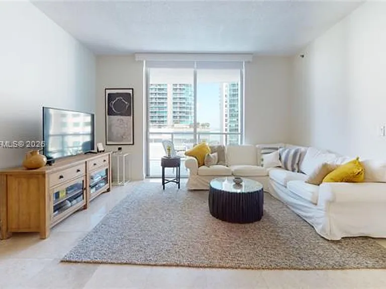 1060 Brickell Ave #1805 — Photo 4