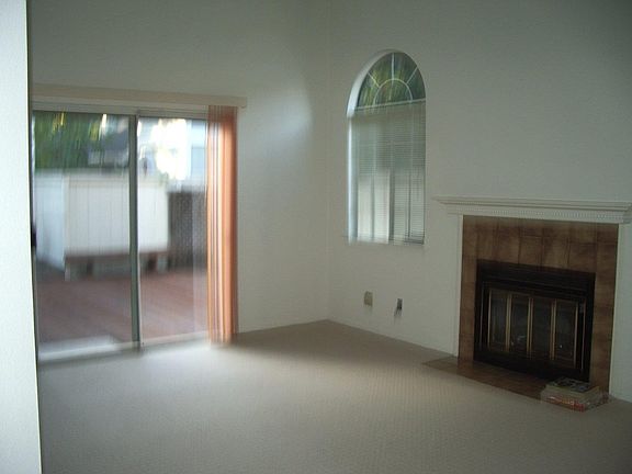 4th image of 32 Williams Ln