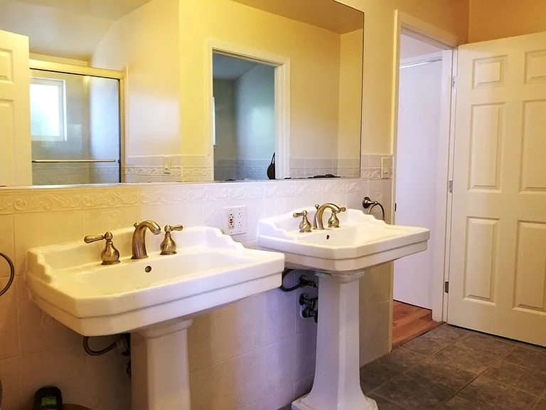 4760 Castlewood Dr — Photo 9
