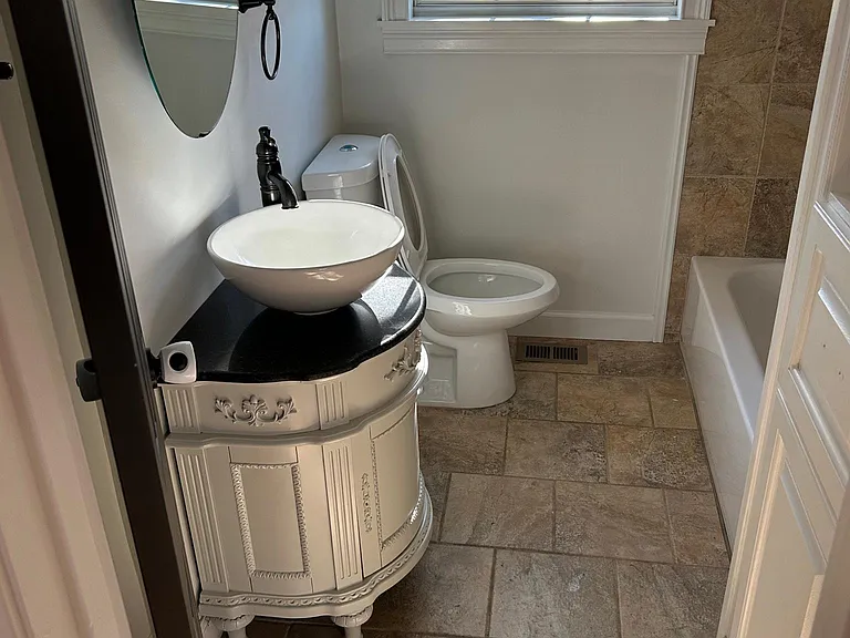 2033 Carolyn Ln — Photo 10