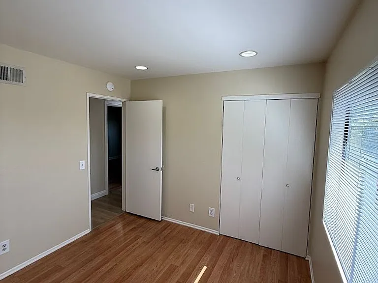 2394 Royal Ave #30 — Photo 16