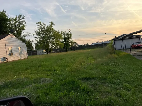 35459 Ellen St, Clinton Township, MI 48035