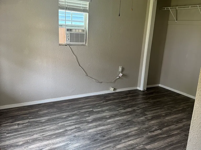 115 W Kansas Ave #20 — Photo 4