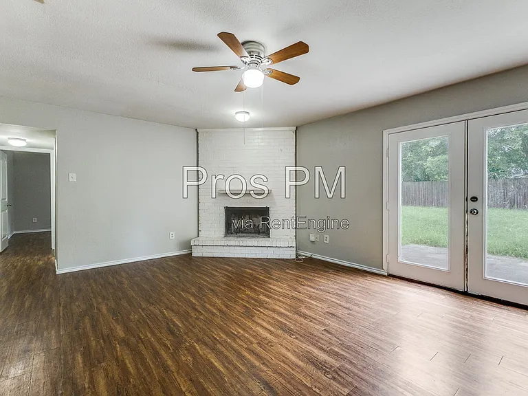 12129 Spring Branch Dr — Photo 3