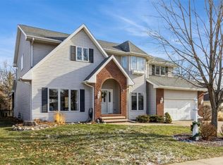 3530 Riverside Dr NE, Cedar Rapids, IA 52411