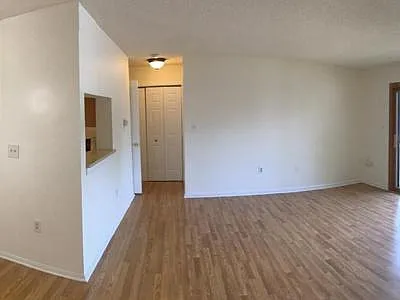 1919 Ravens Crest Dr — Photo 3