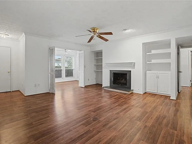 308 Park Ridge Cir — Photo 2