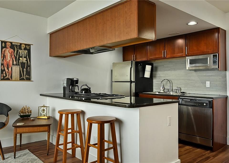 1st image of 600 E 8th St APT 12H