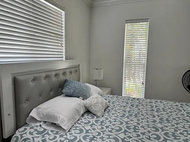 8661 NW 17th Ct — Photo 3