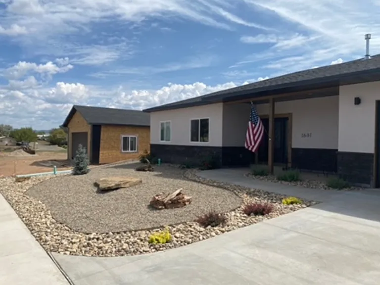 1601 E Downey Ave — Photo 10