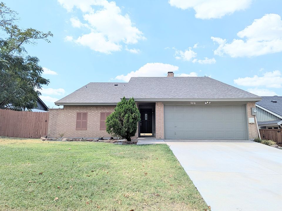 1st image of 2727 Colonial Dr