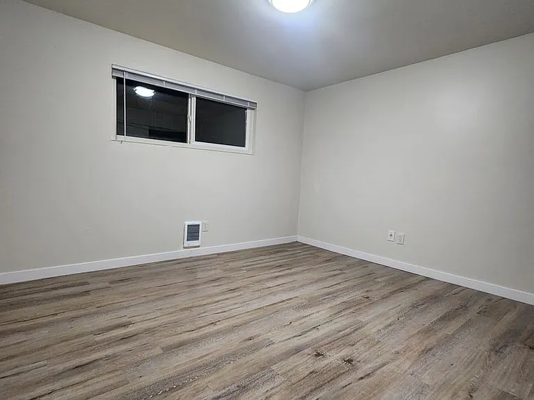 2620 E Cherry St — Photo 12