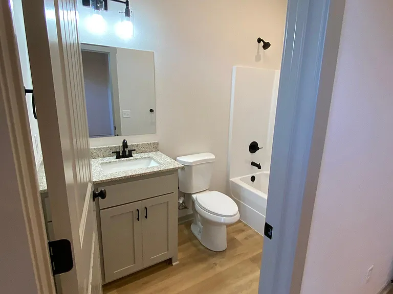 bath 2 in bedroom 2. no hall access