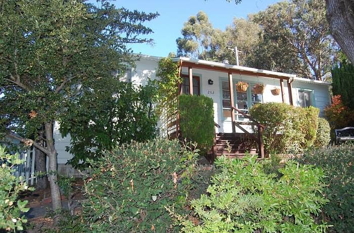 Front view of 262 Alpine