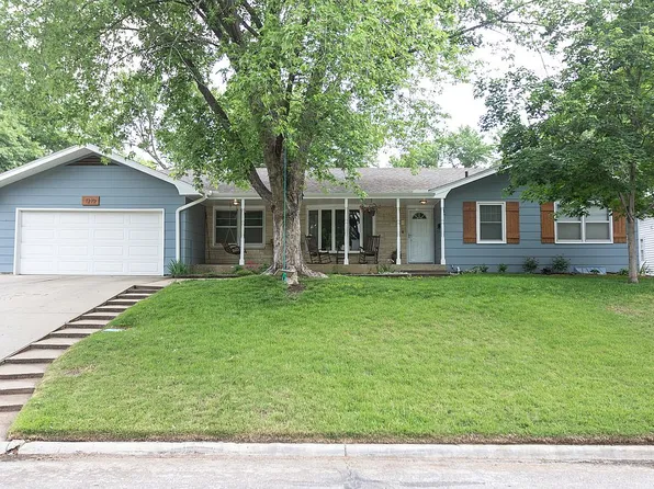 1210 W 28th Ct, Lawrence, KS 66046