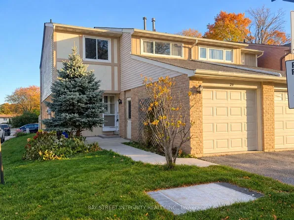 1580 Lancaster Dr #29, Oakville, ON L6H 2Z5