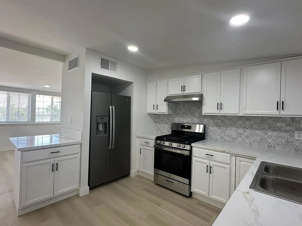 Building Photo - 30201 San Diego Dr