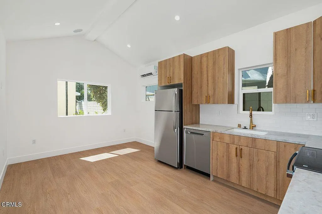 2 bed, 1.0 bath, 600 sqft, $3,400 — Photo 4