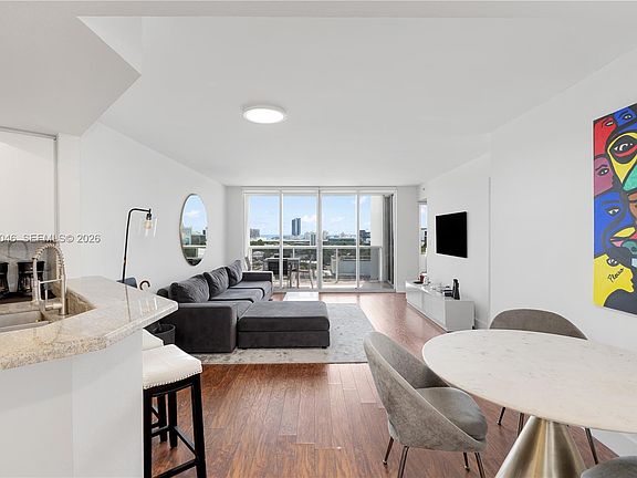 5th image of 1800 Sunset Harbour Dr #1601