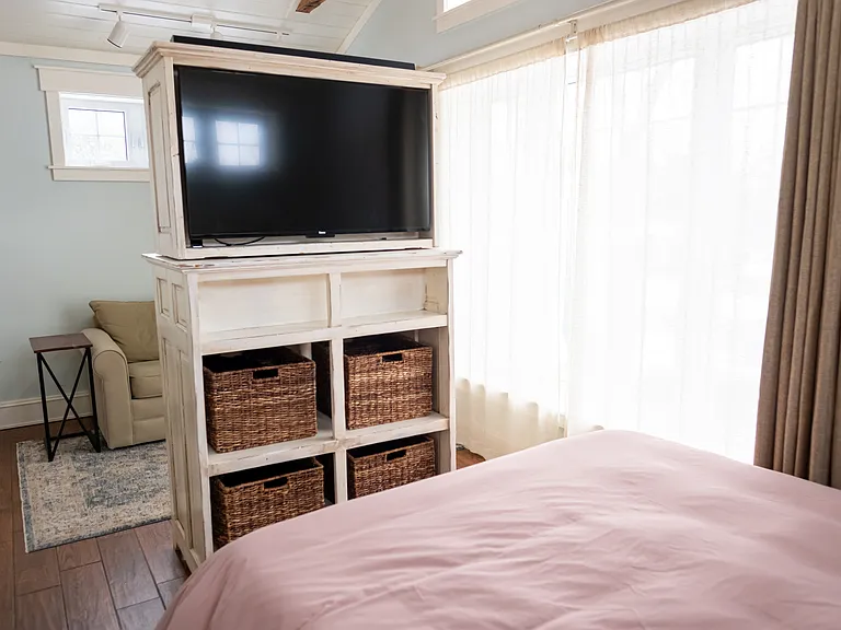 2737 Malletts Bay Ave #B — Photo 10