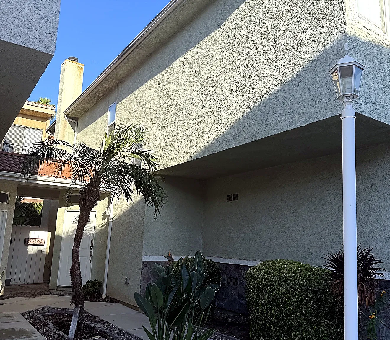 4 bed, 2.5 bath, 1772 sqft, $4,000 — Photo 2