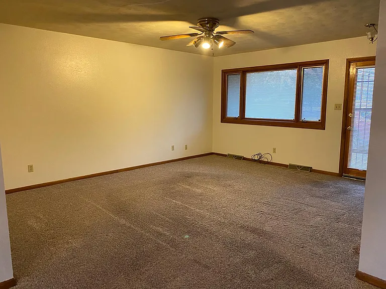2023 Mountain View Ave — Photo 2